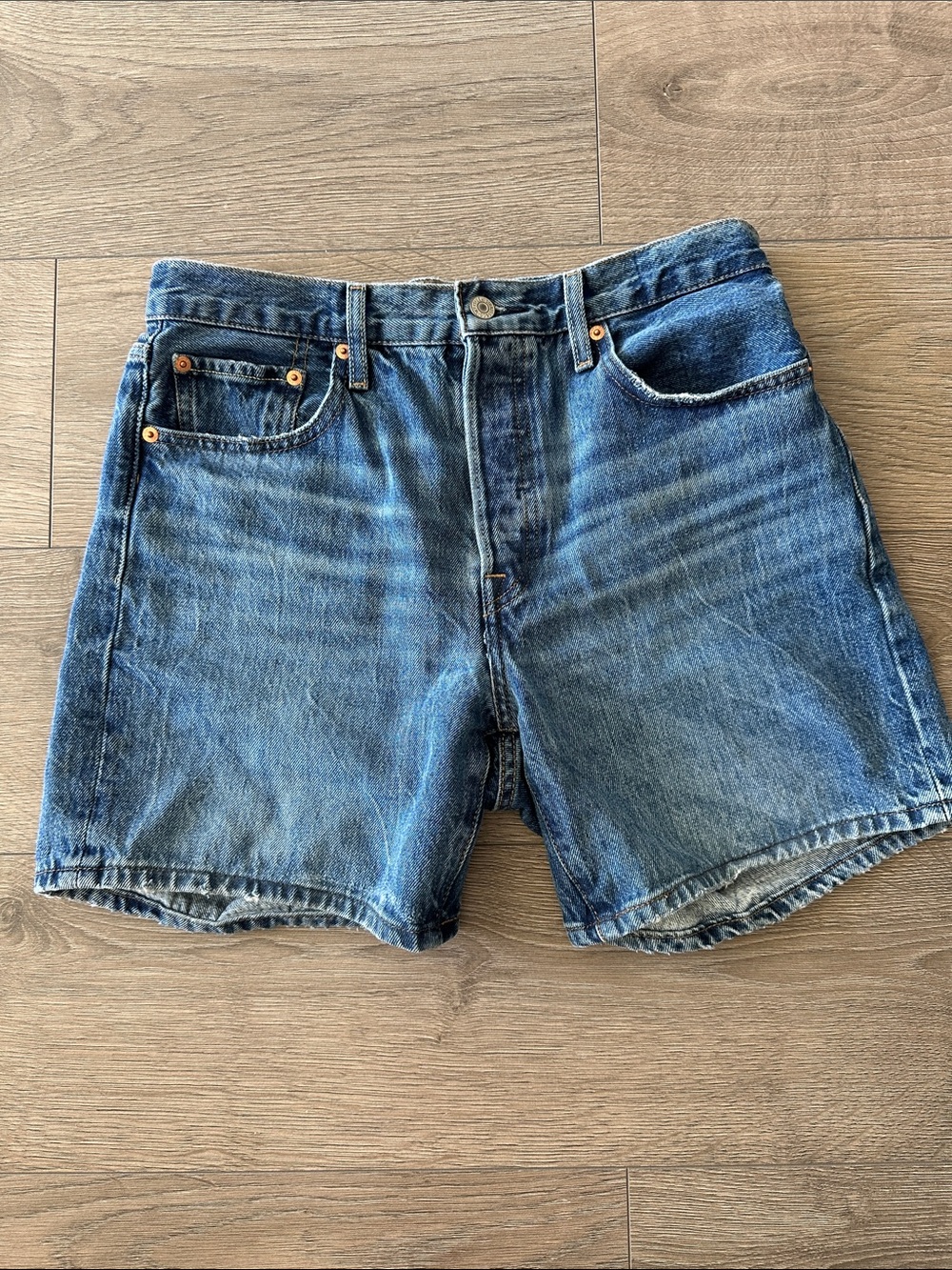 Levi's Blue mid-thigh Denim Shorts W28